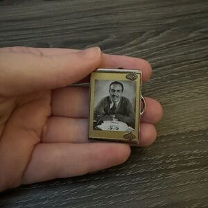 Walt Disney Suitcase Booster Pack - Walt Leaning Forward Only